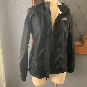 Limited wear, S, no pulls, runs, S hooded hyvent 25L The North Face